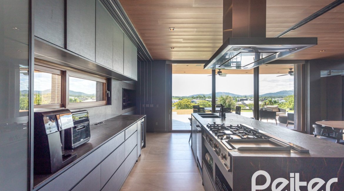 Casa em Condomínio à venda com 608m², 5 dormitórios, 5 suítes, 3 vagas, no bairro Terra Ville em PORTO ALEGRE