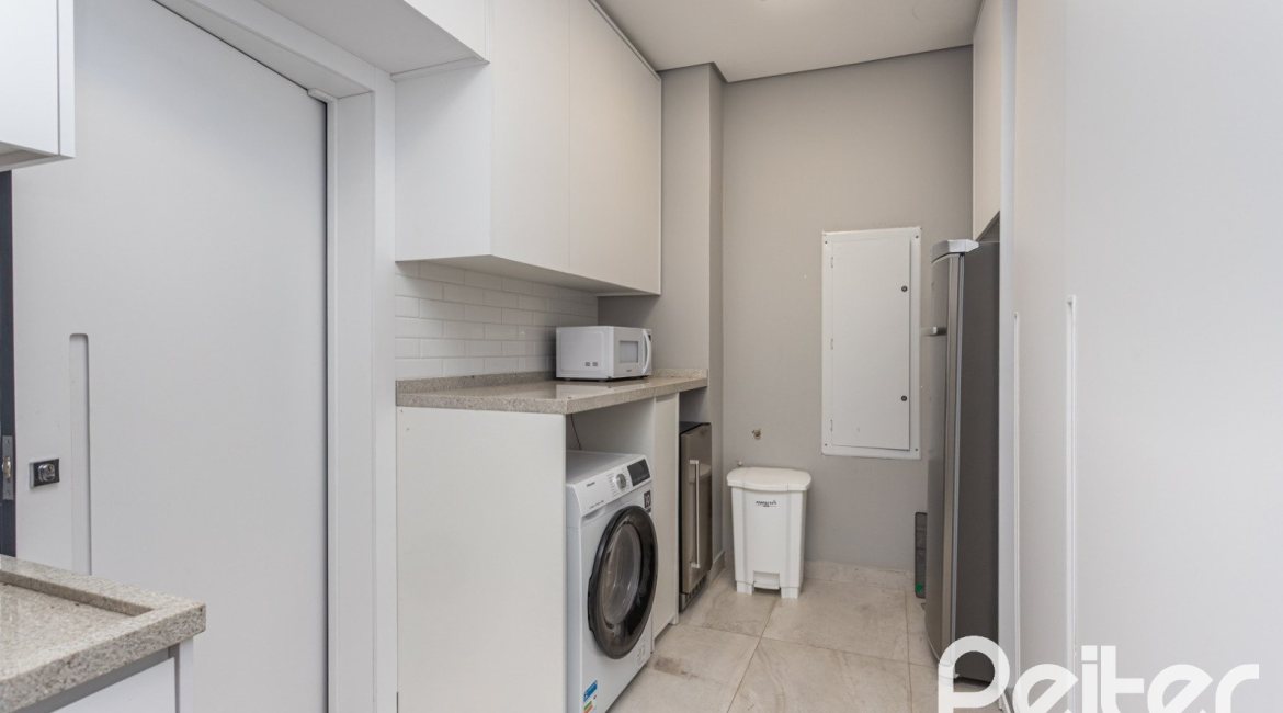 Casa em Condomínio à venda com 608m², 5 dormitórios, 5 suítes, 3 vagas, no bairro Terra Ville em PORTO ALEGRE