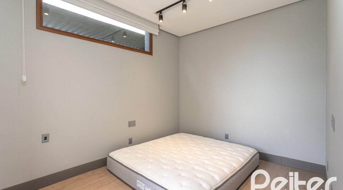 Casa em Condomínio à venda com 608m², 5 dormitórios, 5 suítes, 3 vagas, no bairro Terra Ville em PORTO ALEGRE