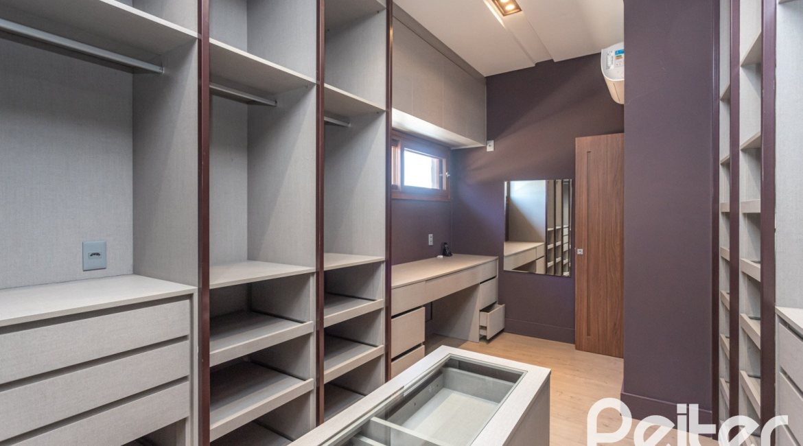 Casa em Condomínio à venda com 608m², 5 dormitórios, 5 suítes, 3 vagas, no bairro Terra Ville em PORTO ALEGRE