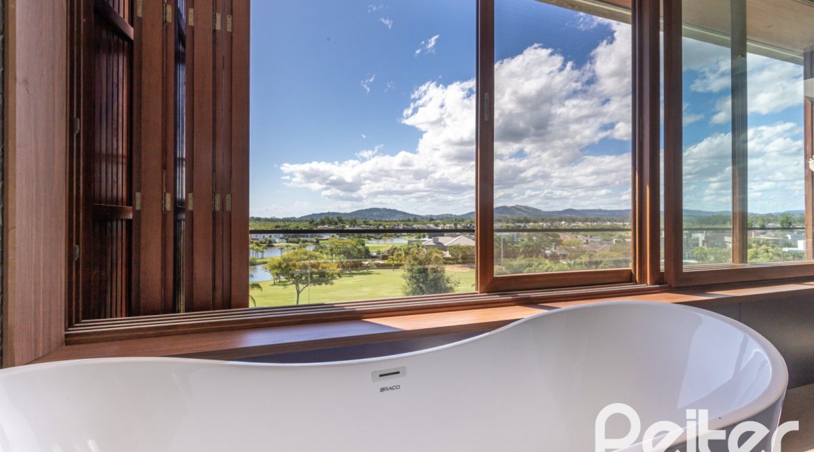 Casa em Condomínio à venda com 608m², 5 dormitórios, 5 suítes, 3 vagas, no bairro Terra Ville em PORTO ALEGRE