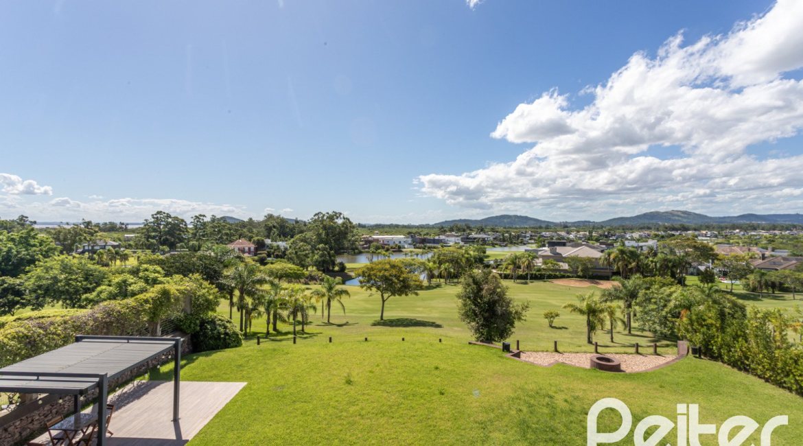 Casa em Condomínio à venda com 608m², 5 dormitórios, 5 suítes, 3 vagas, no bairro Terra Ville em PORTO ALEGRE