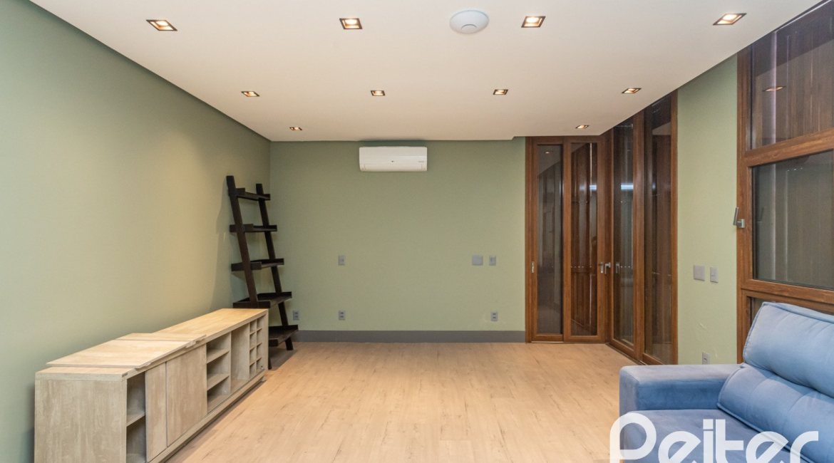 Casa em Condomínio à venda com 608m², 5 dormitórios, 5 suítes, 3 vagas, no bairro Terra Ville em PORTO ALEGRE