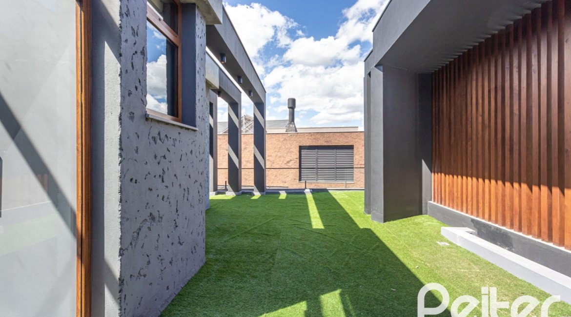 Casa em Condomínio à venda com 608m², 5 dormitórios, 5 suítes, 3 vagas, no bairro Terra Ville em PORTO ALEGRE