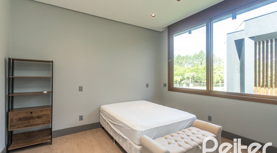 Casa em Condomínio à venda com 608m², 5 dormitórios, 5 suítes, 3 vagas, no bairro Terra Ville em PORTO ALEGRE