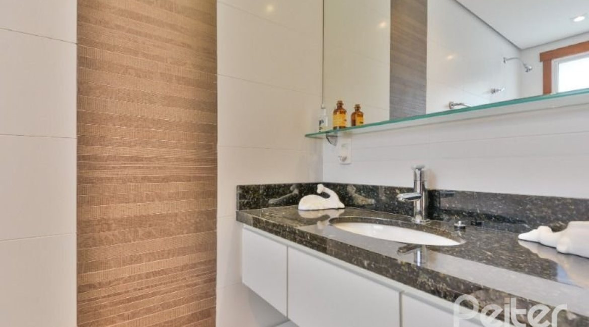 Casa em Condomínio à venda com 397m², 4 dormitórios, 4 suítes, 3 vagas, no bairro Vila Conceicao em PORTO ALEGRE