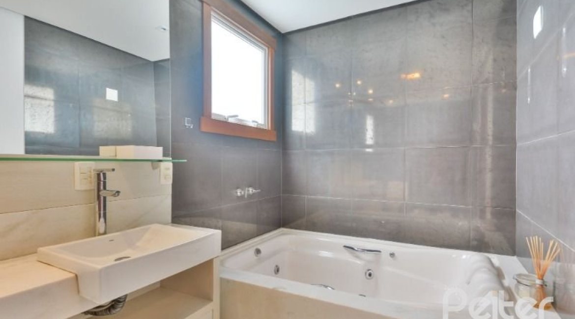 Casa em Condomínio à venda com 397m², 4 dormitórios, 4 suítes, 3 vagas, no bairro Vila Conceicao em PORTO ALEGRE