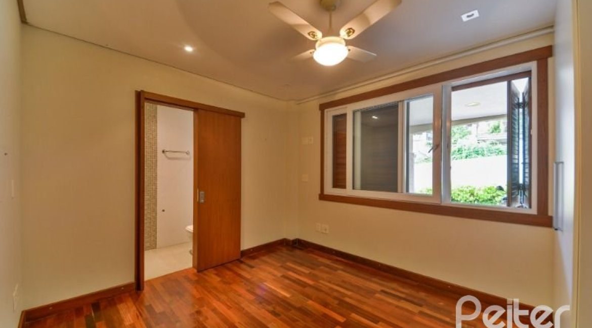 Casa em Condomínio à venda com 397m², 4 dormitórios, 4 suítes, 3 vagas, no bairro Vila Conceicao em PORTO ALEGRE