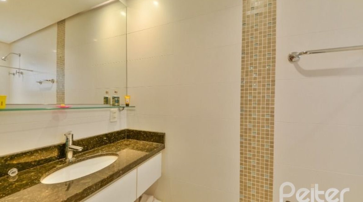 Casa em Condomínio à venda com 397m², 4 dormitórios, 4 suítes, 3 vagas, no bairro Vila Conceicao em PORTO ALEGRE