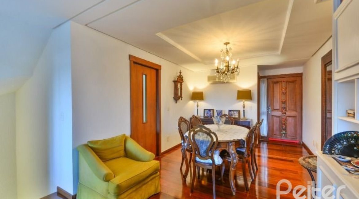 Casa em Condomínio à venda com 245m², 3 dormitórios, 1 suíte, 3 vagas, no bairro Vila Assunção em Porto Alegre