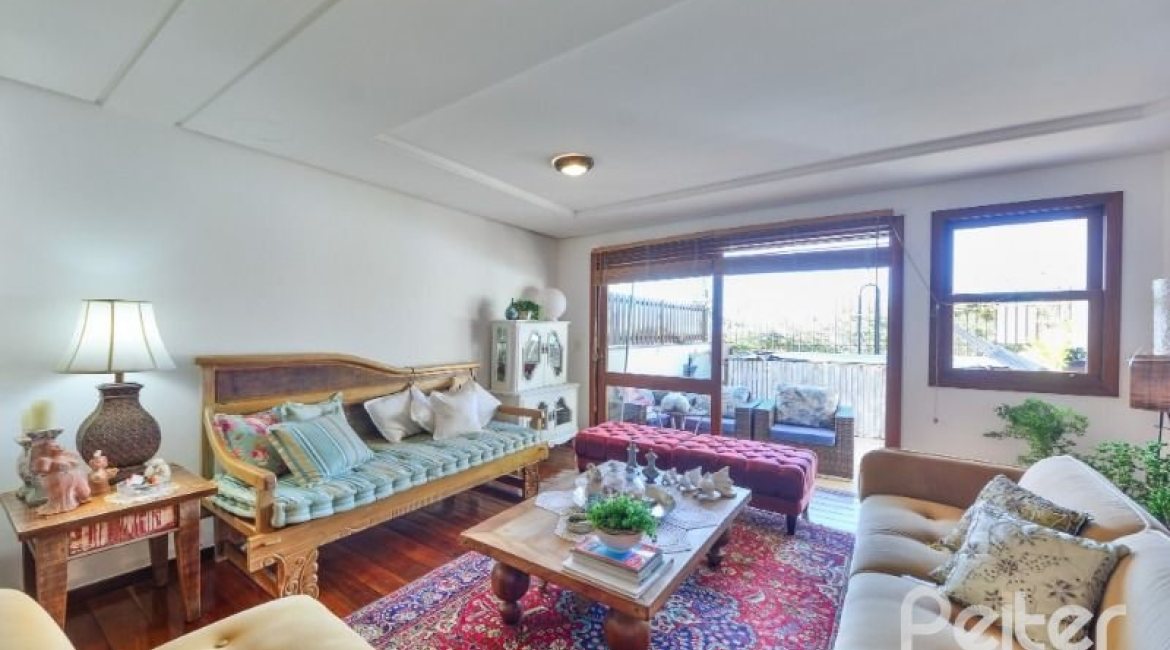 Casa em Condomínio à venda com 245m², 3 dormitórios, 1 suíte, 3 vagas, no bairro Vila Assunção em Porto Alegre