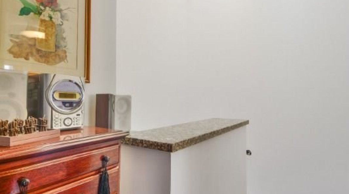 Casa em Condomínio à venda com 245m², 3 dormitórios, 1 suíte, 3 vagas, no bairro Vila Assunção em Porto Alegre