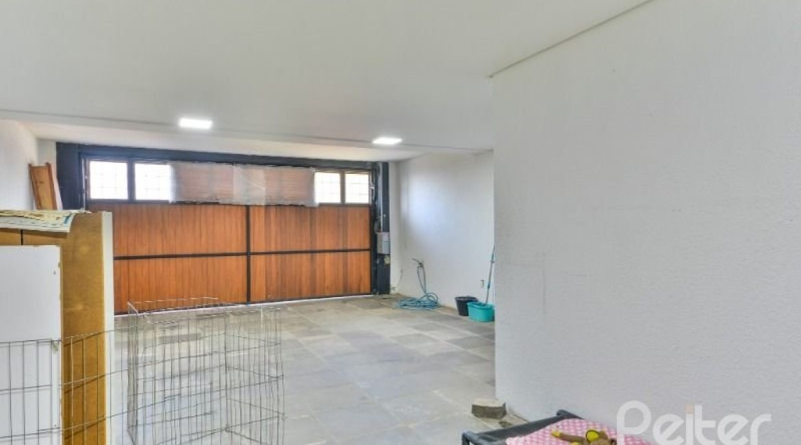 Casa em Condomínio à venda com 245m², 3 dormitórios, 1 suíte, 3 vagas, no bairro Vila Assunção em Porto Alegre