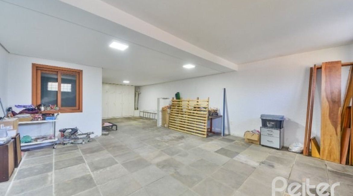 Casa em Condomínio à venda com 245m², 3 dormitórios, 1 suíte, 3 vagas, no bairro Vila Assunção em Porto Alegre