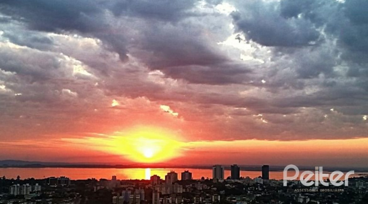 Casa à venda com 399m², 3 dormitórios, 3 suítes, 4 vagas, no bairro Nonoai em Porto Alegre