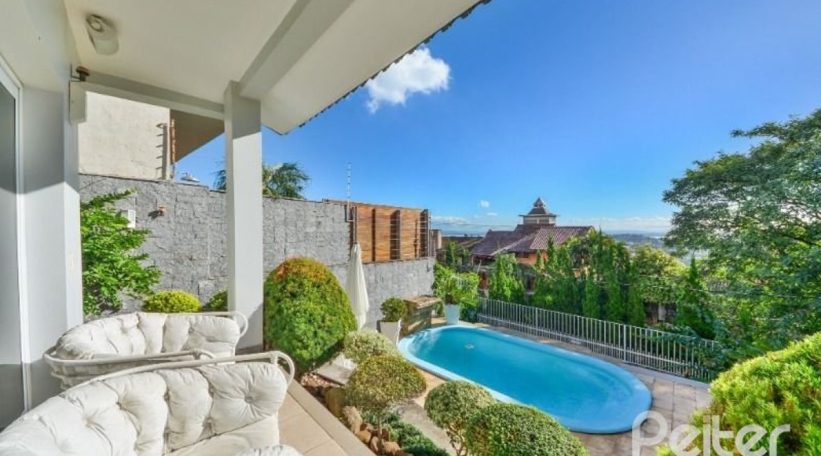 Casa à venda com 399m², 3 dormitórios, 3 suítes, 4 vagas, no bairro Nonoai em Porto Alegre