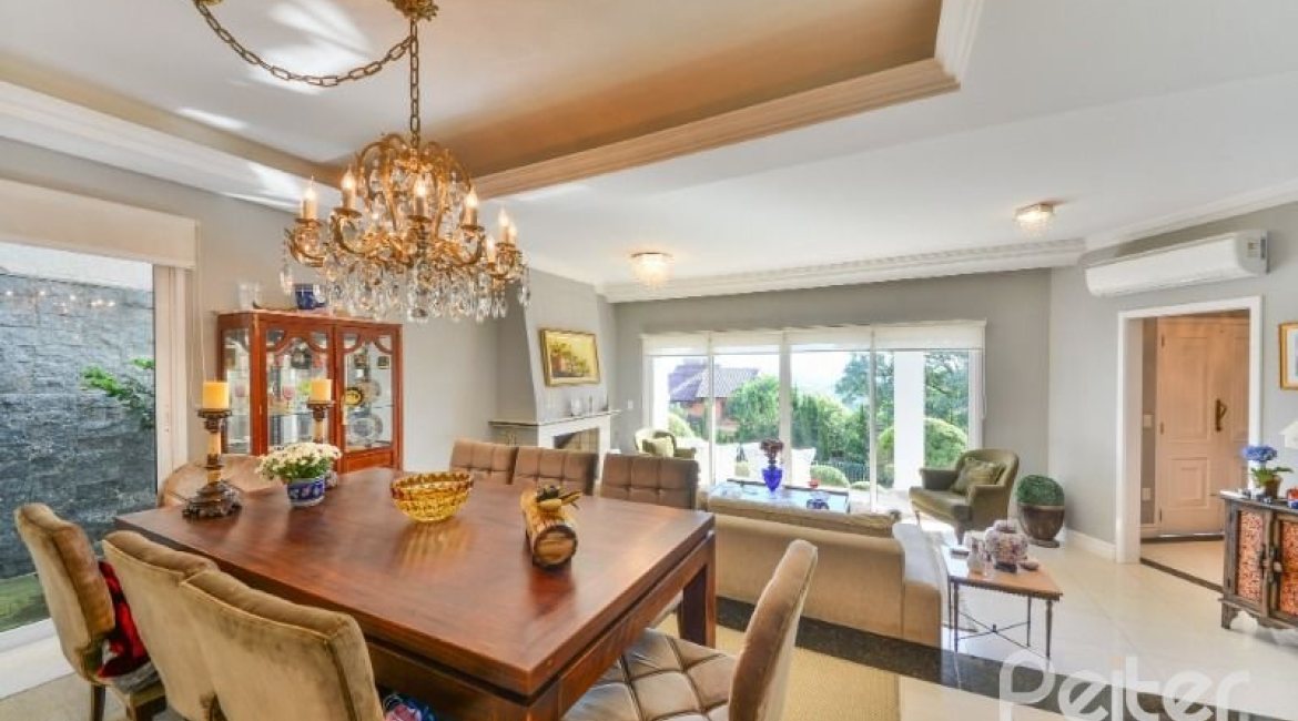 Casa à venda com 399m², 3 dormitórios, 3 suítes, 4 vagas, no bairro Nonoai em Porto Alegre