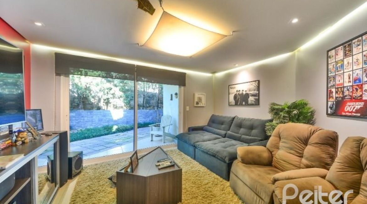 Casa à venda com 399m², 3 dormitórios, 3 suítes, 4 vagas, no bairro Nonoai em Porto Alegre