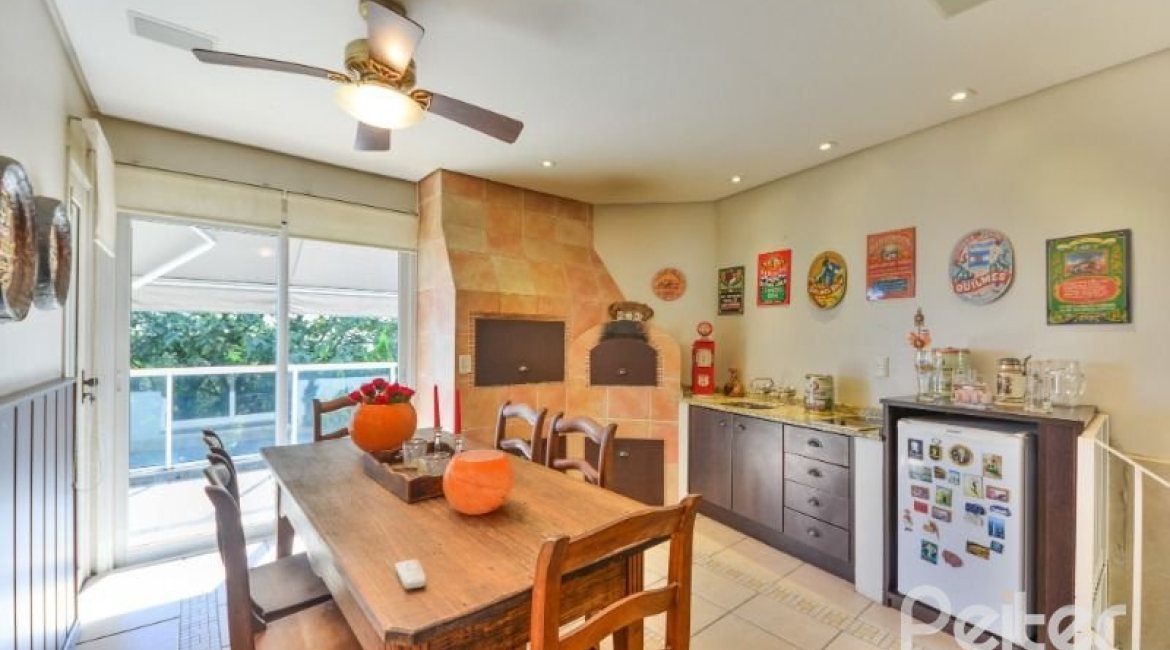 Casa à venda com 399m², 3 dormitórios, 3 suítes, 4 vagas, no bairro Nonoai em Porto Alegre