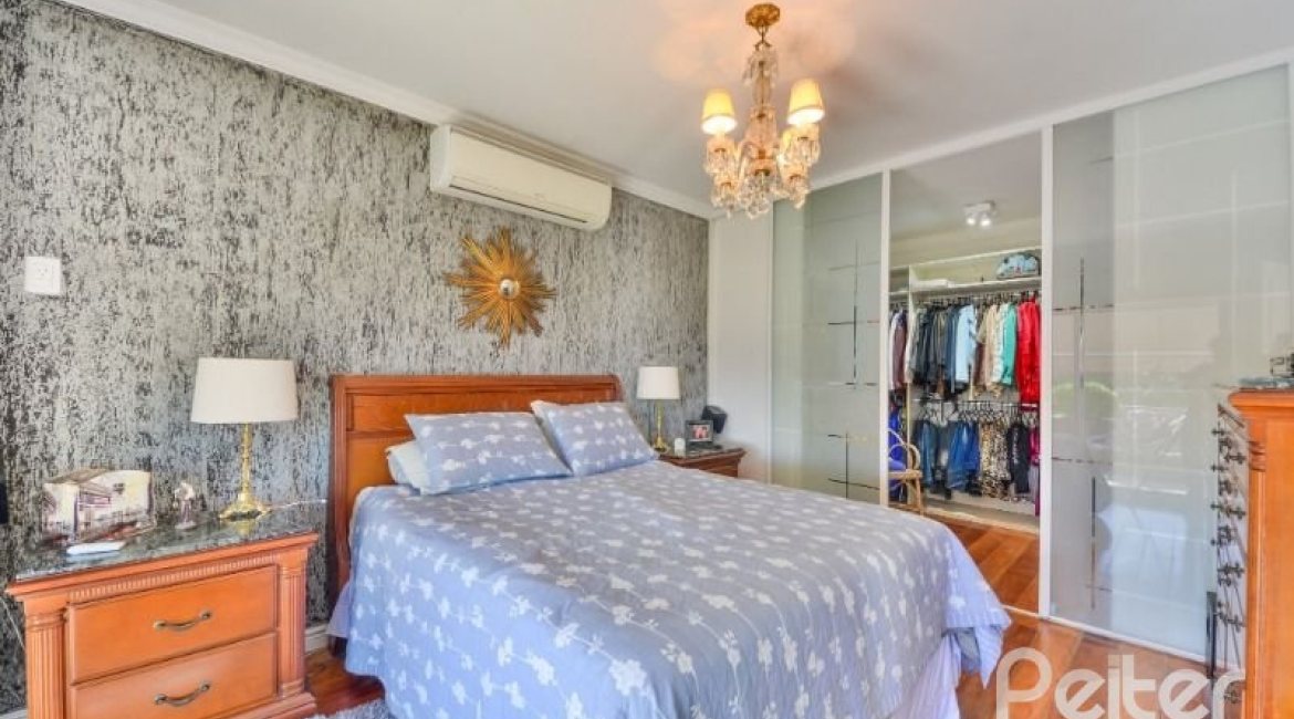 Casa à venda com 399m², 3 dormitórios, 3 suítes, 4 vagas, no bairro Nonoai em Porto Alegre