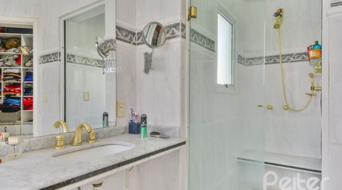 Casa à venda com 399m², 3 dormitórios, 3 suítes, 4 vagas, no bairro Nonoai em Porto Alegre