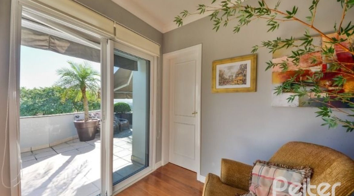 Casa à venda com 399m², 3 dormitórios, 3 suítes, 4 vagas, no bairro Nonoai em Porto Alegre