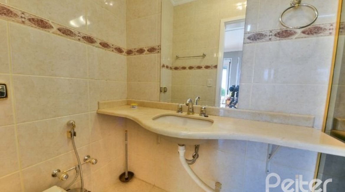 Casa à venda com 399m², 3 dormitórios, 3 suítes, 4 vagas, no bairro Nonoai em Porto Alegre