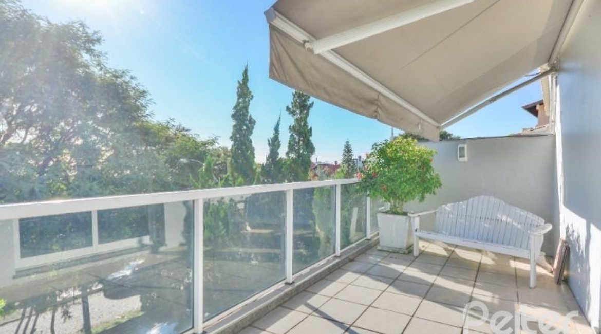 Casa à venda com 399m², 3 dormitórios, 3 suítes, 4 vagas, no bairro Nonoai em Porto Alegre