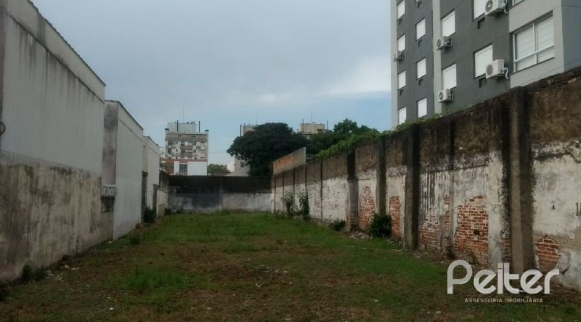 Terreno à venda com 704m², no bairro Cristal em Porto Alegre
