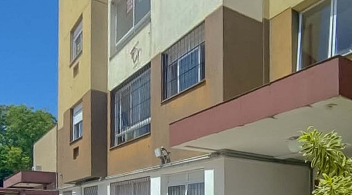Apartamento à venda com 65m², 2 dormitórios, 1 suíte, 1 vaga, no bairro Camaquã em Porto Alegre