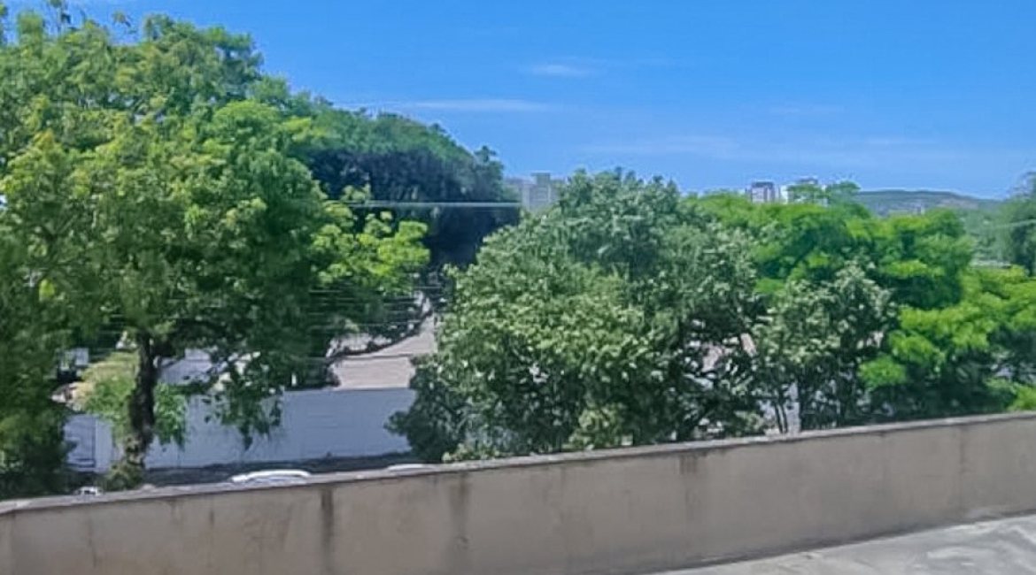 Apartamento à venda com 65m², 2 dormitórios, 1 suíte, 1 vaga, no bairro Camaquã em Porto Alegre