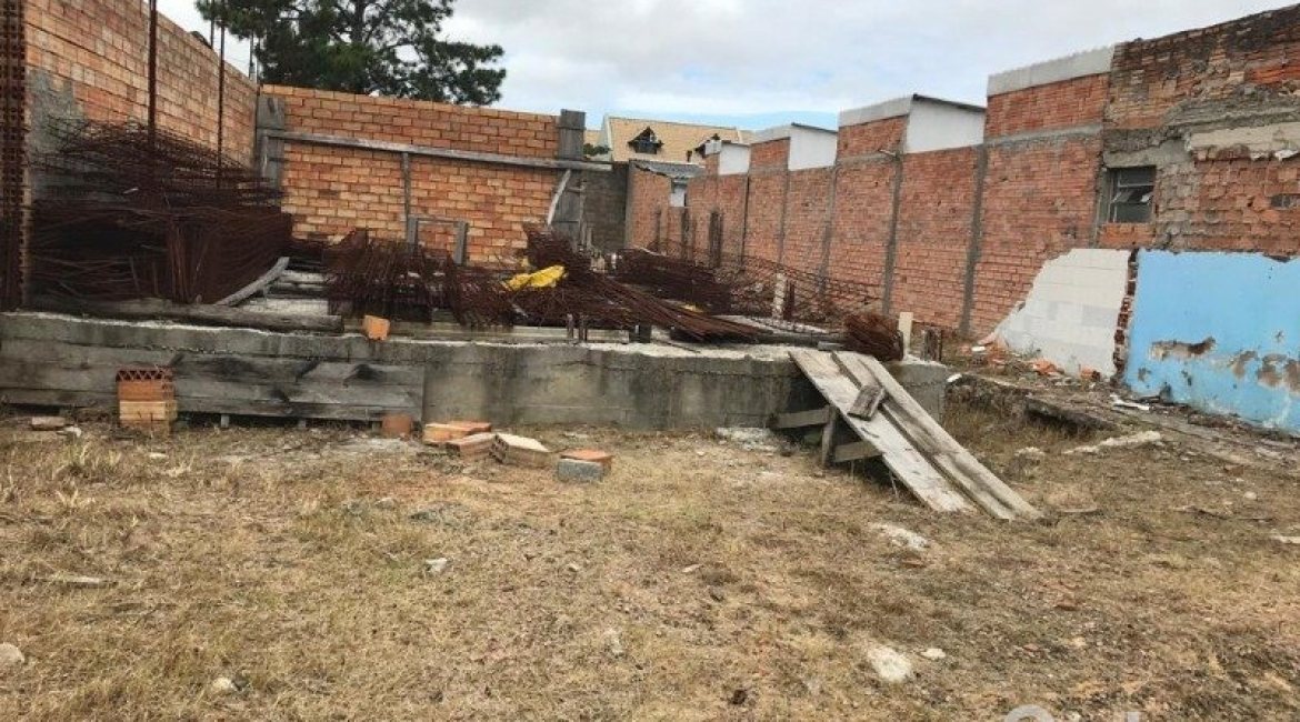 Terreno à venda, no bairro Camaquã em Porto Alegre
