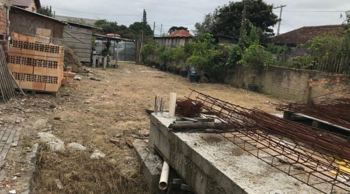 Terreno à venda, no bairro Camaquã em Porto Alegre