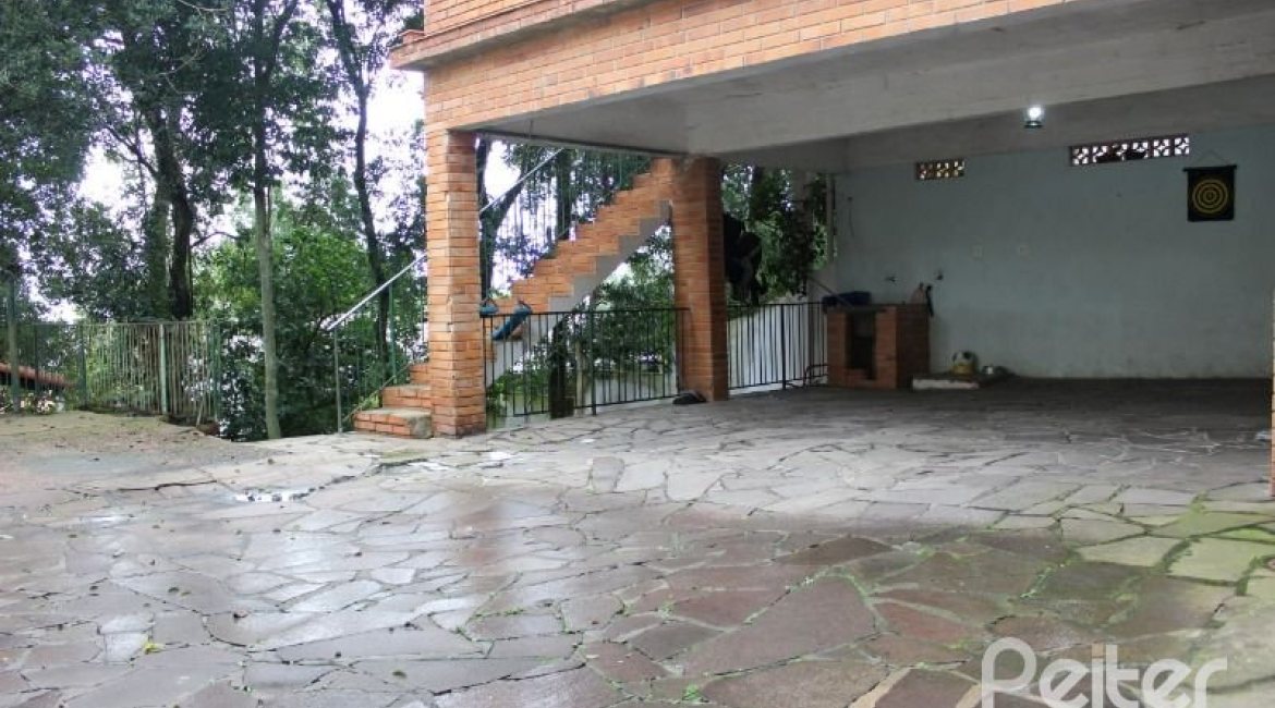 Casa à venda com 354m², 3 dormitórios, 2 suítes, 4 vagas, no bairro Ipanema em Porto Alegre