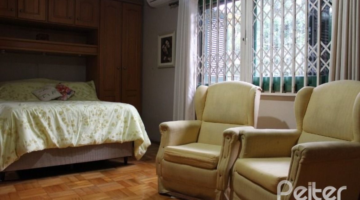 Casa à venda com 354m², 3 dormitórios, 2 suítes, 4 vagas, no bairro Ipanema em Porto Alegre