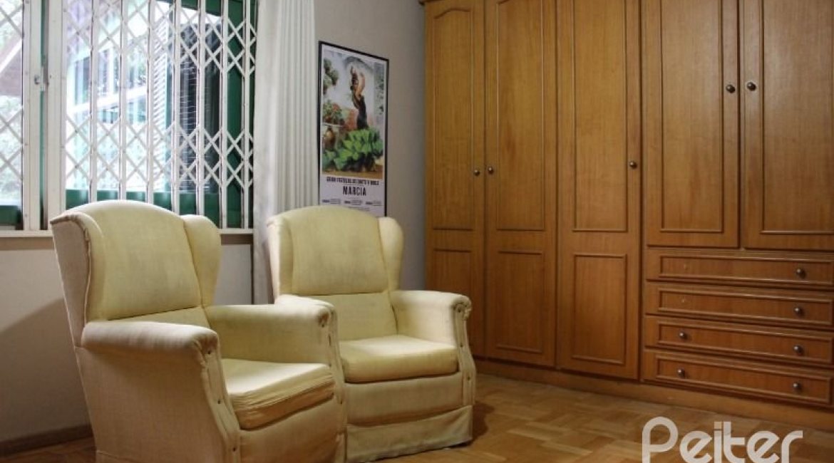 Casa à venda com 354m², 3 dormitórios, 2 suítes, 4 vagas, no bairro Ipanema em Porto Alegre