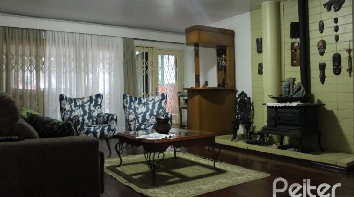 Casa à venda com 354m², 3 dormitórios, 2 suítes, 4 vagas, no bairro Ipanema em Porto Alegre