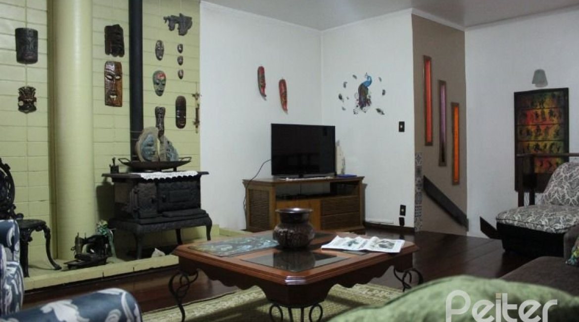 Casa à venda com 354m², 3 dormitórios, 2 suítes, 4 vagas, no bairro Ipanema em Porto Alegre