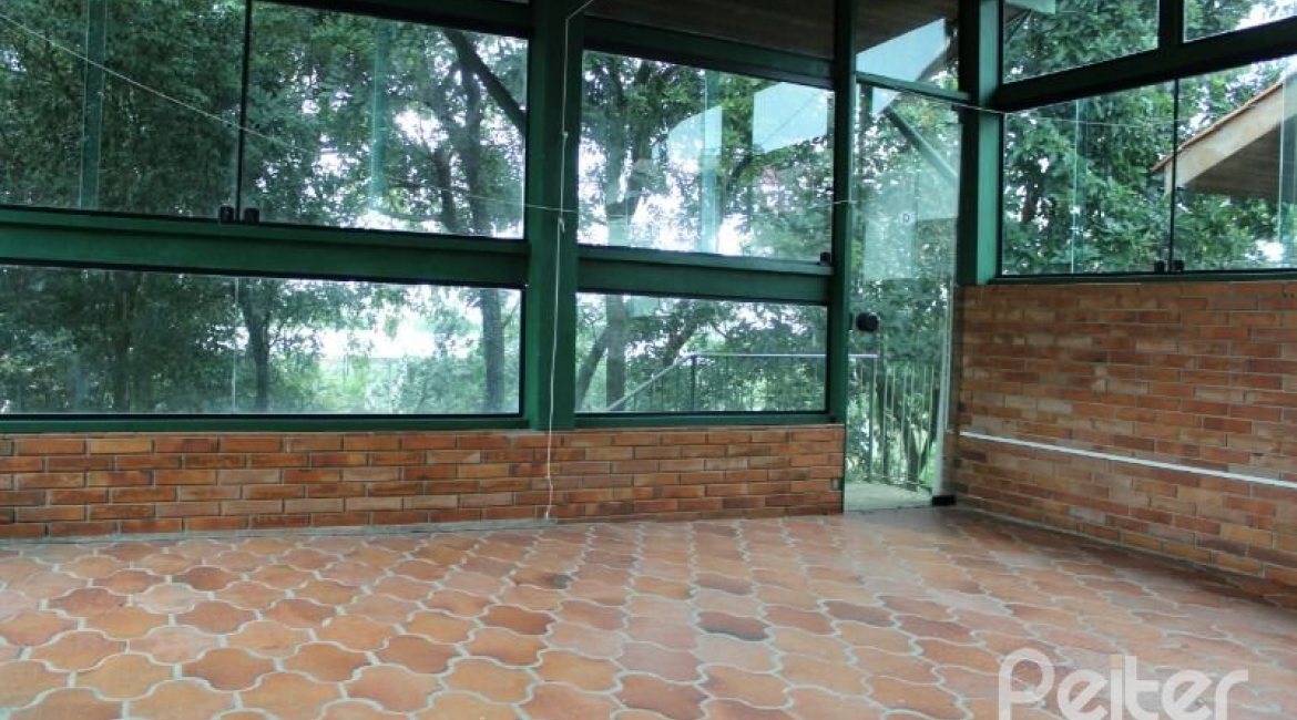 Casa à venda com 354m², 3 dormitórios, 2 suítes, 4 vagas, no bairro Ipanema em Porto Alegre