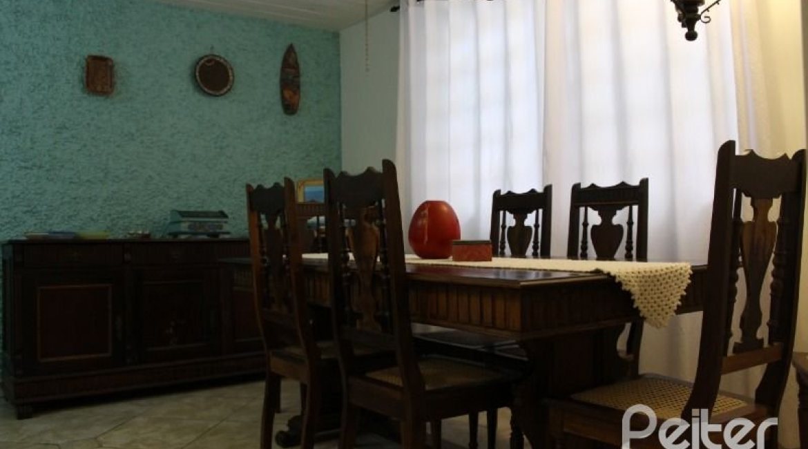 Casa à venda com 354m², 3 dormitórios, 2 suítes, 4 vagas, no bairro Ipanema em Porto Alegre