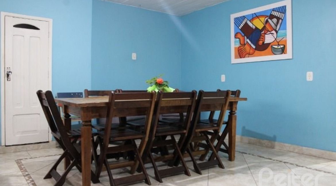 Casa à venda com 354m², 3 dormitórios, 2 suítes, 4 vagas, no bairro Ipanema em Porto Alegre