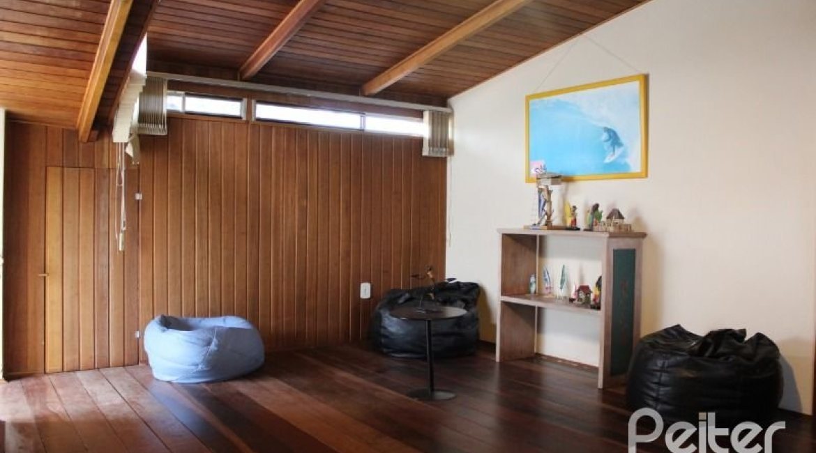 Casa à venda com 354m², 3 dormitórios, 2 suítes, 4 vagas, no bairro Ipanema em Porto Alegre