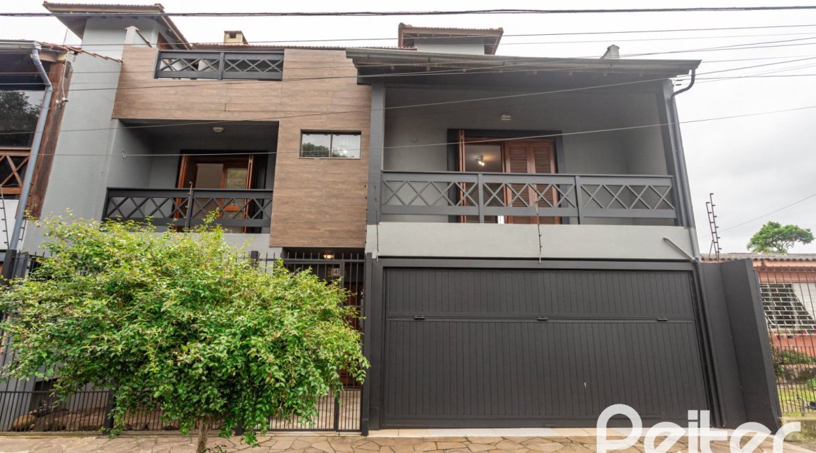 Casa à venda com 240m², 3 dormitórios, 1 suíte, 2 vagas, no bairro Ipanema em Porto Alegre