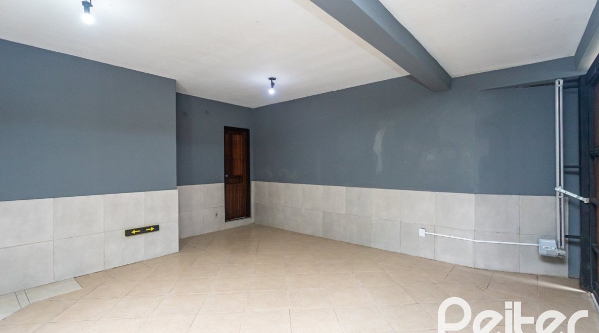 Casa à venda com 240m², 3 dormitórios, 1 suíte, 2 vagas, no bairro Ipanema em Porto Alegre