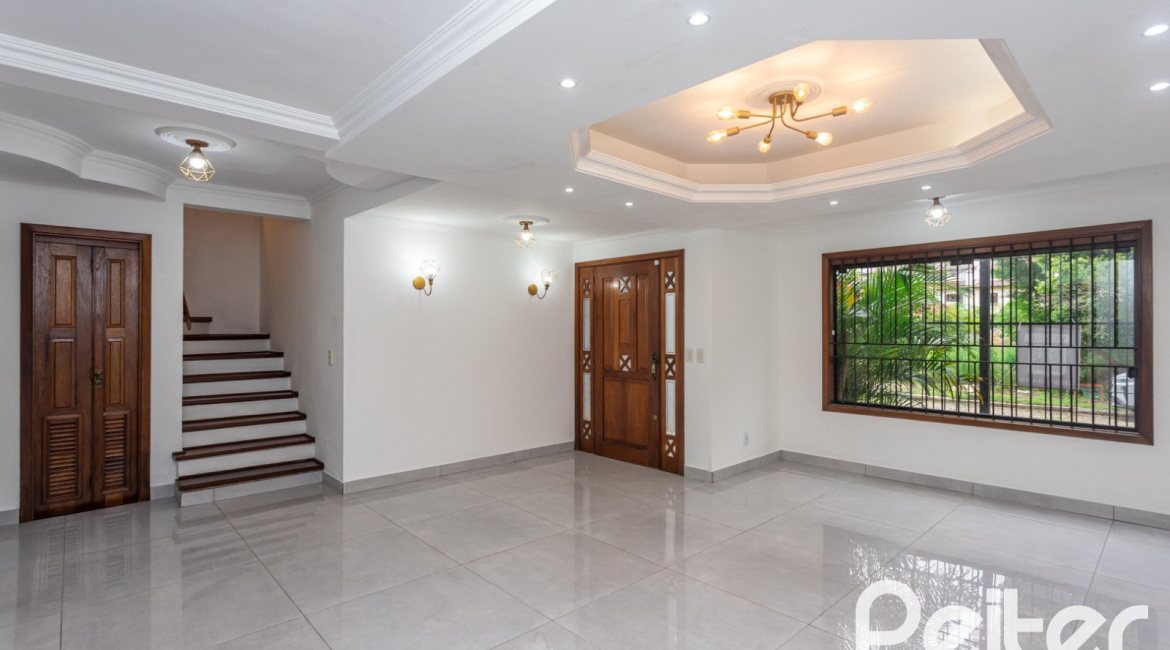 Casa à venda com 240m², 3 dormitórios, 1 suíte, 2 vagas, no bairro Ipanema em Porto Alegre