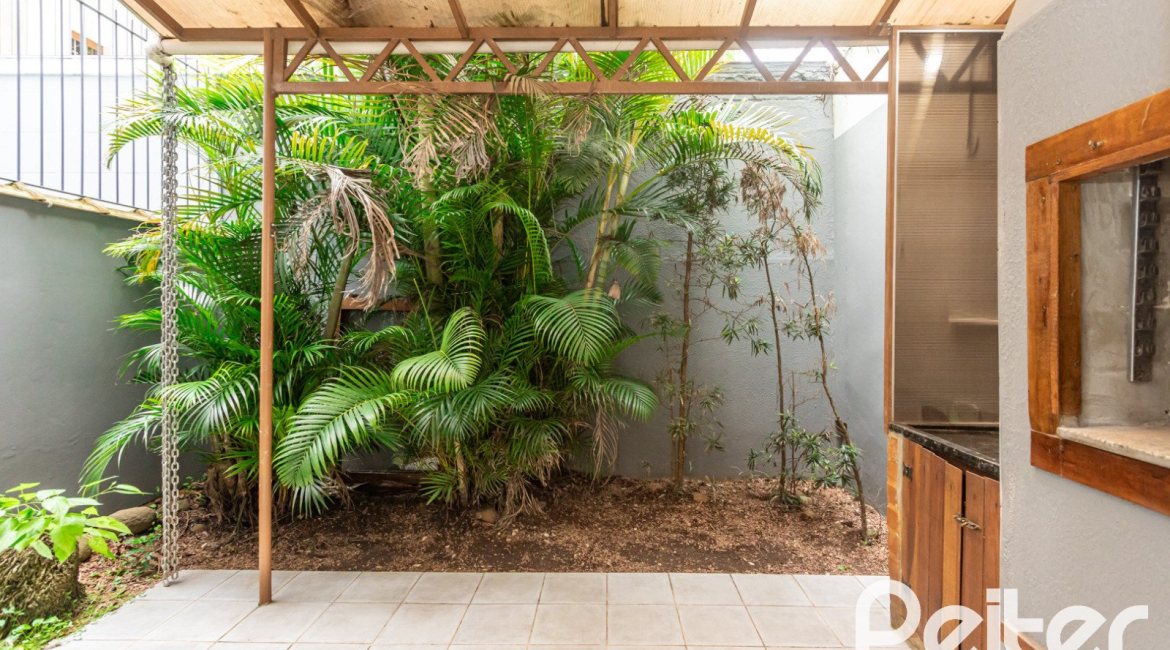Casa à venda com 240m², 3 dormitórios, 1 suíte, 2 vagas, no bairro Ipanema em Porto Alegre