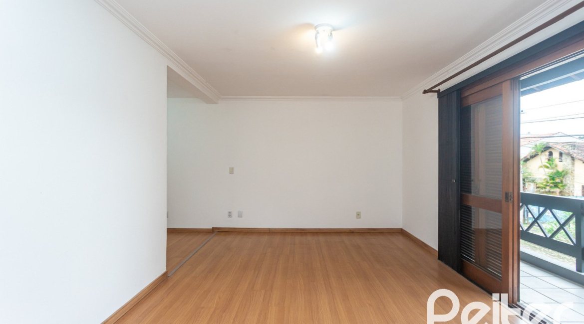 Casa à venda com 240m², 3 dormitórios, 1 suíte, 2 vagas, no bairro Ipanema em Porto Alegre