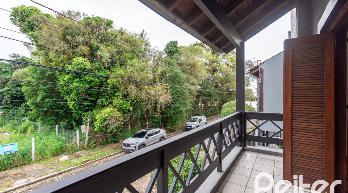 Casa à venda com 240m², 3 dormitórios, 1 suíte, 2 vagas, no bairro Ipanema em Porto Alegre