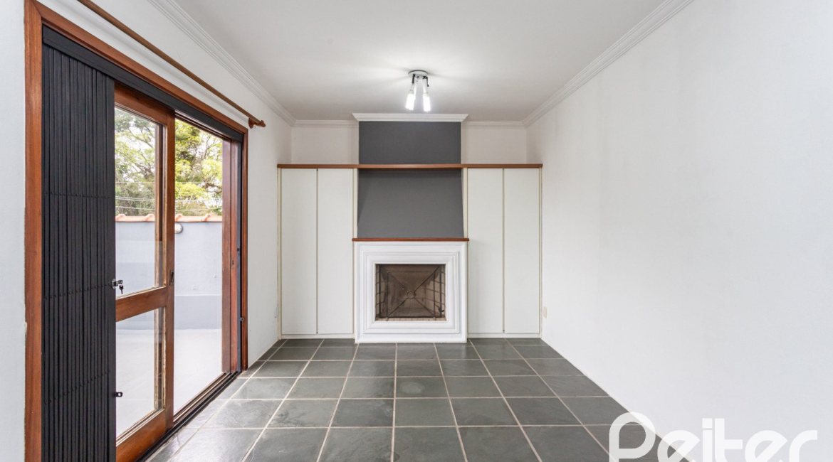 Casa à venda com 240m², 3 dormitórios, 1 suíte, 2 vagas, no bairro Ipanema em Porto Alegre
