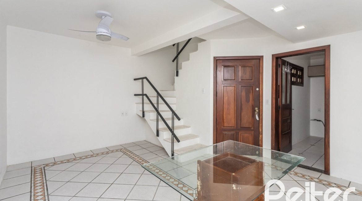 Casa em Condomínio à venda com 135m², 2 dormitórios, 1 suíte, 2 vagas, no bairro Tristeza em PORTO ALEGRE
